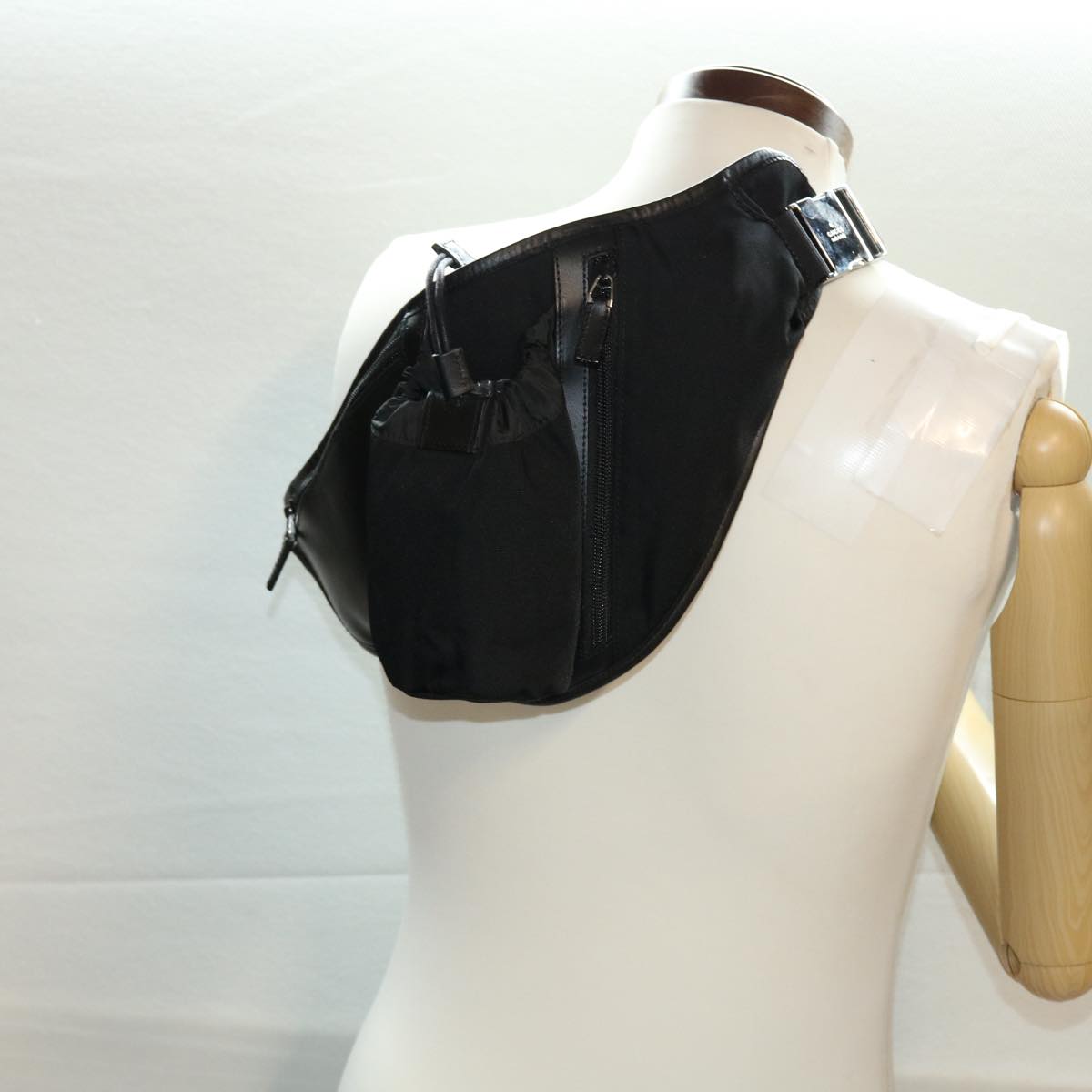 GUCCI Waist Bag Nylon Leather Black ki2883