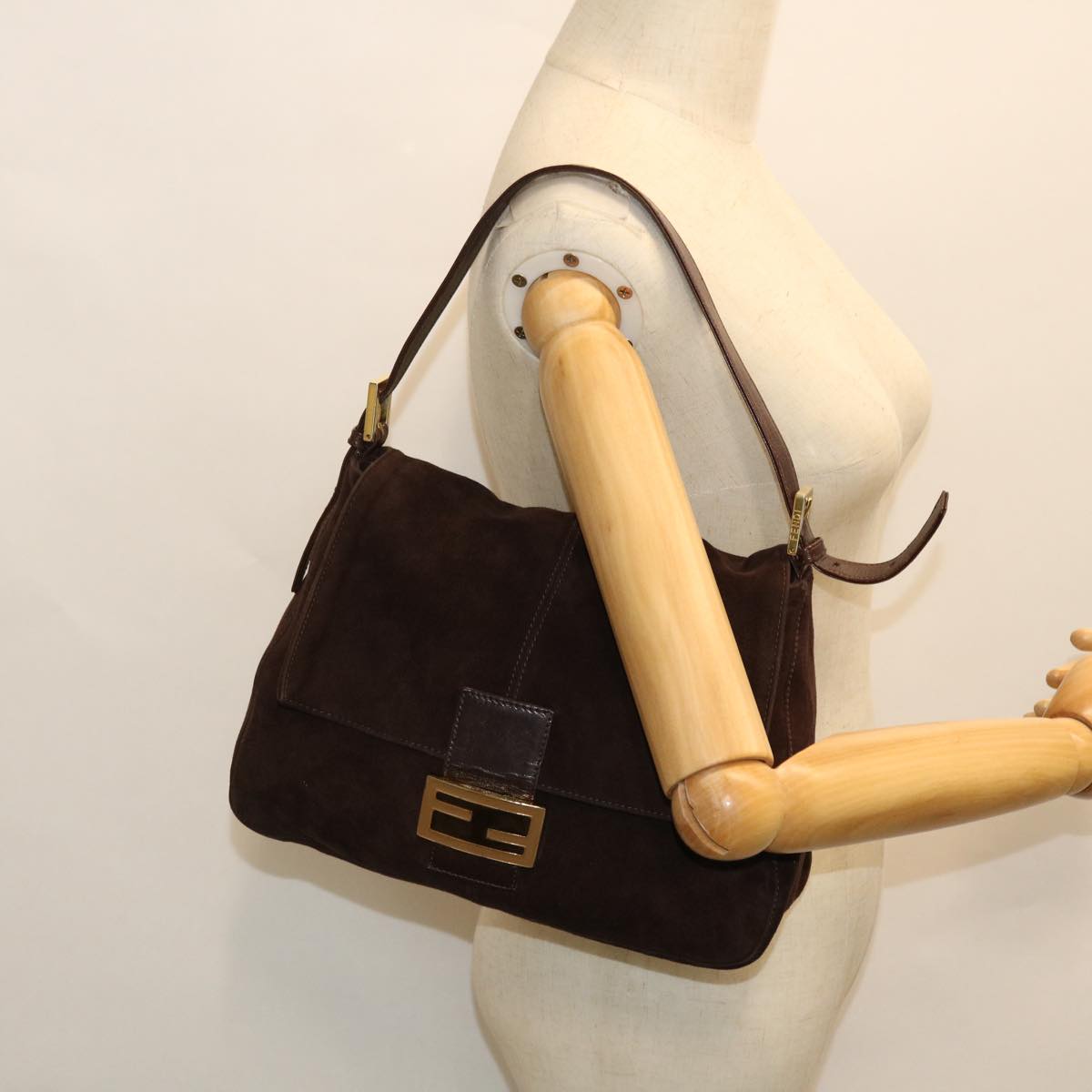 FENDI Mamma Baguette Shoulder Bag Suede Brown ki3319