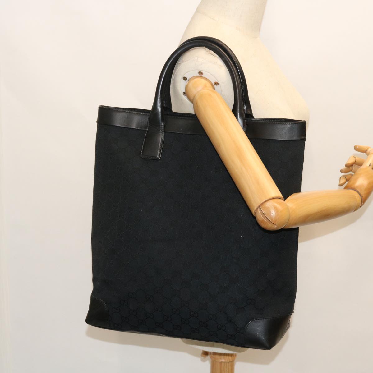 GUCCI GG Canvas Hand Bag Black ki3326