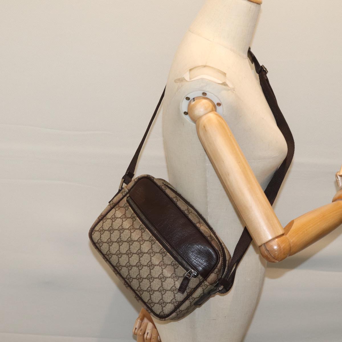 GUCCI GG Supreme Shoulder Bag PVC Beige 114291 ki4360
