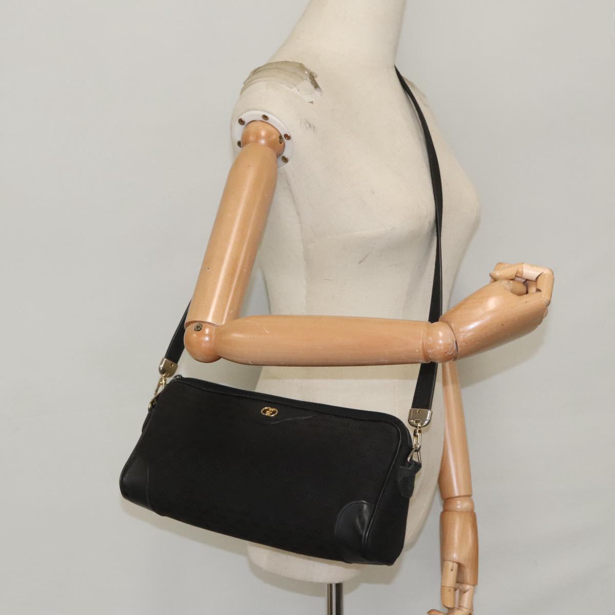 GUCCI Micro GG Canvas Shoulder Bag Black ki5051