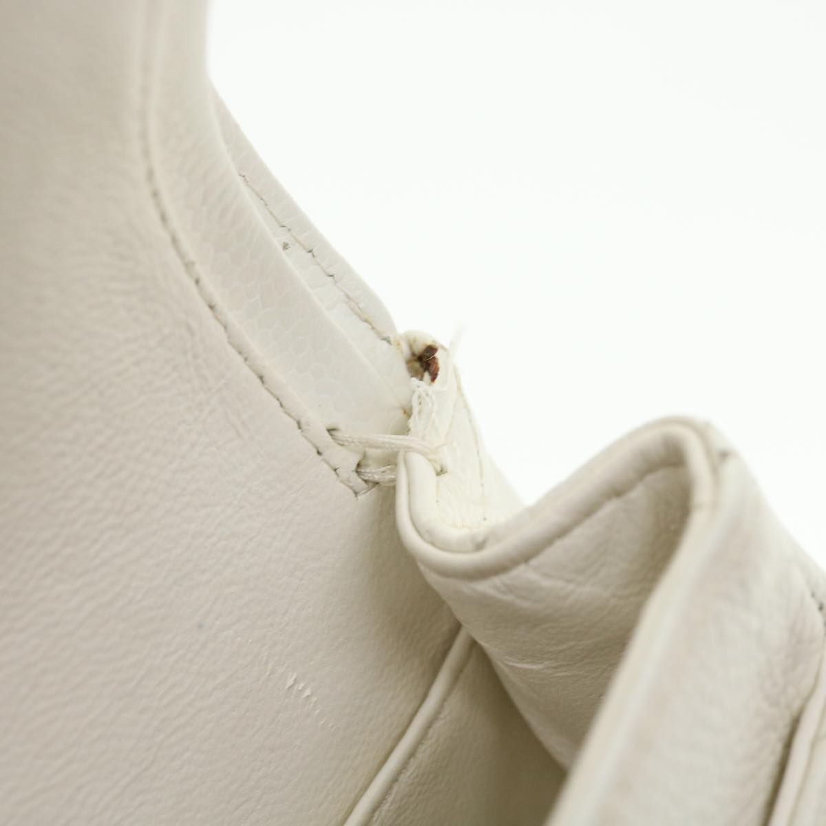 CHANEL Matelasse Double Flap Chain Shoulder Bag Caviar Skin White CC knn085