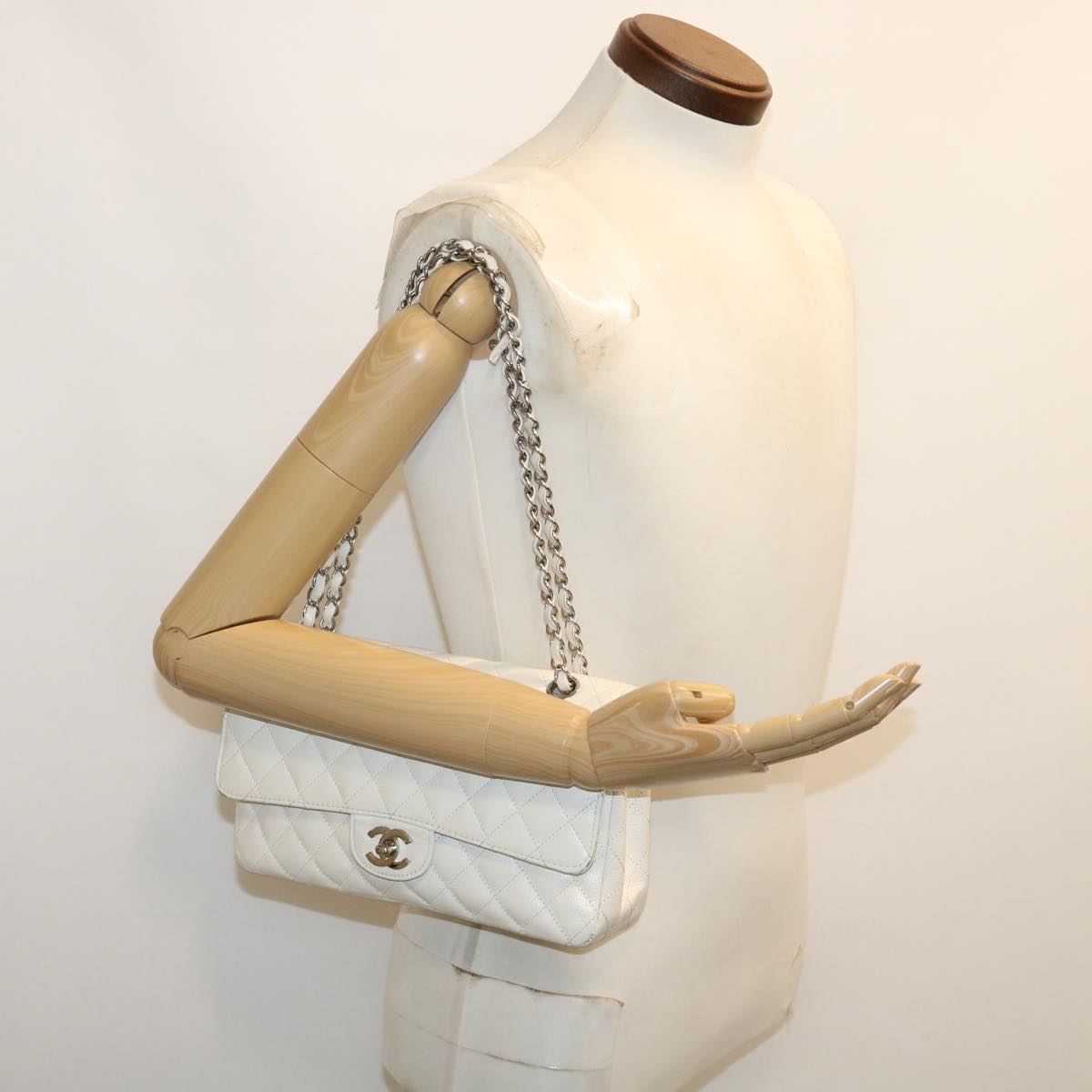 CHANEL Matelasse Double Flap Chain Shoulder Bag Caviar Skin White CC knn085