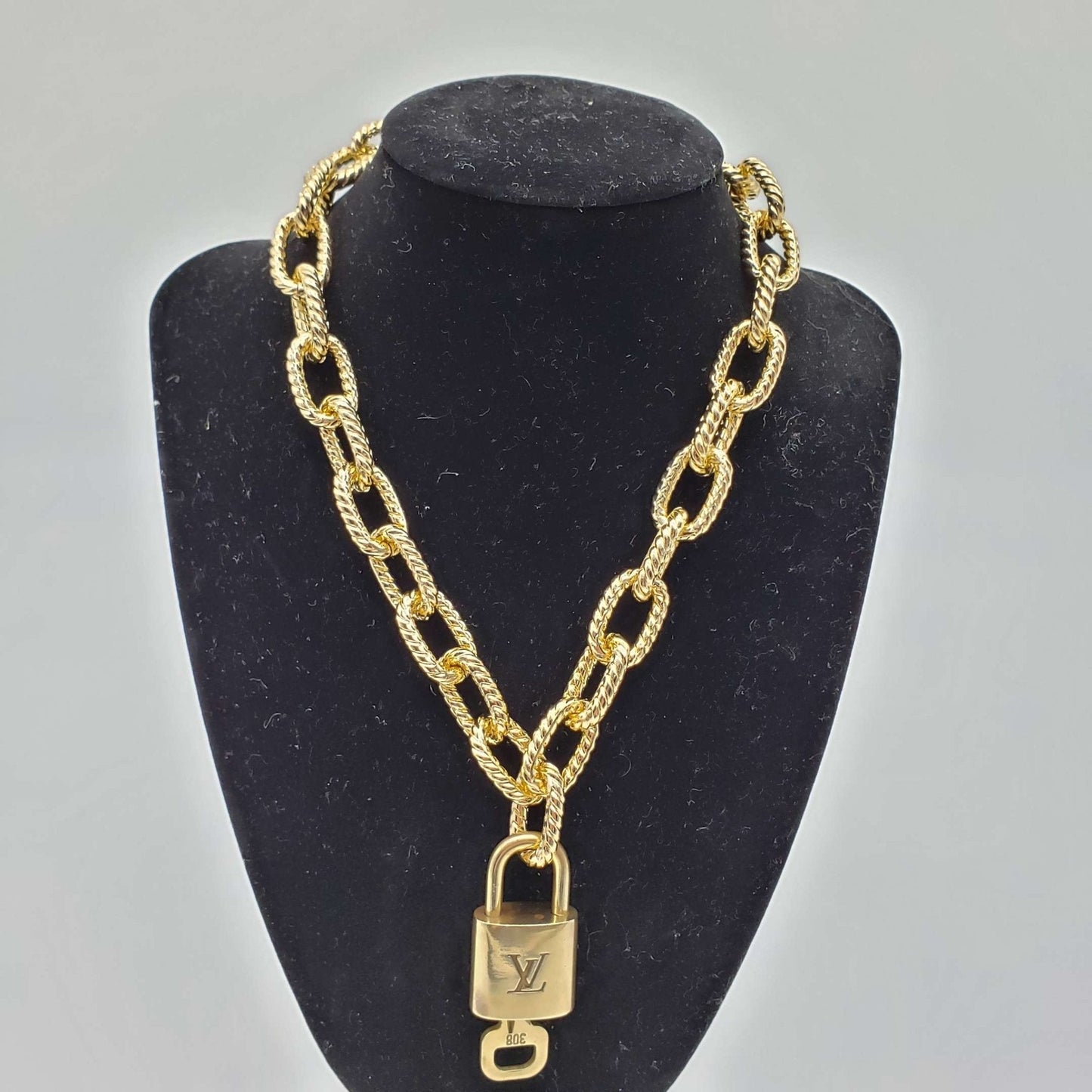 100%  Louis Vuitton Lock and Key with Unbranded Chain Necklace