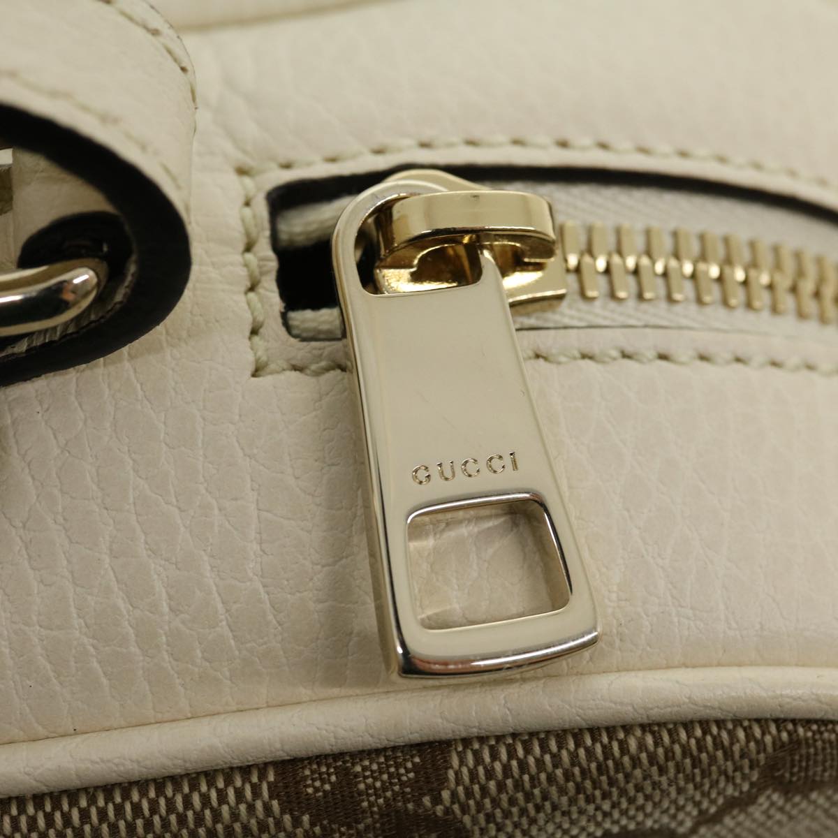GUCCI GG Canvas Shoulder Bag Beige White lt557A