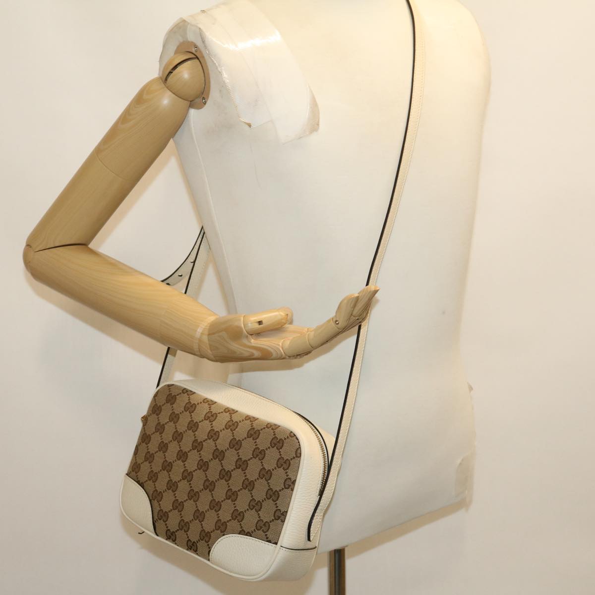 GUCCI GG Canvas Shoulder Bag Beige White lt557A