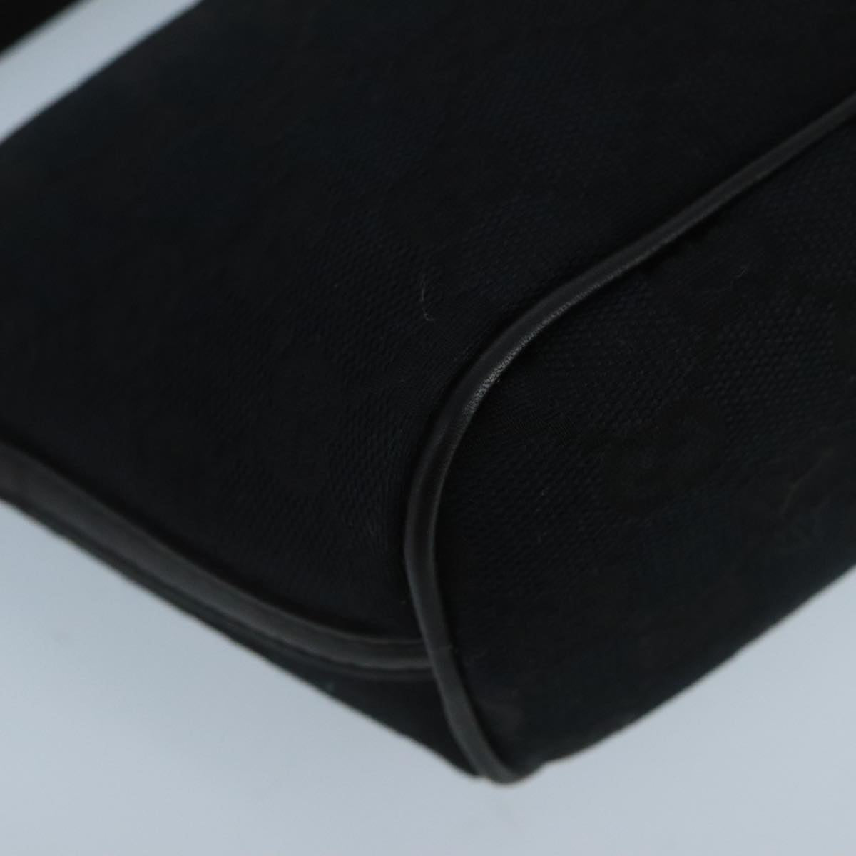 GUCCI GG Canvas Accessory Pouch Black mr675