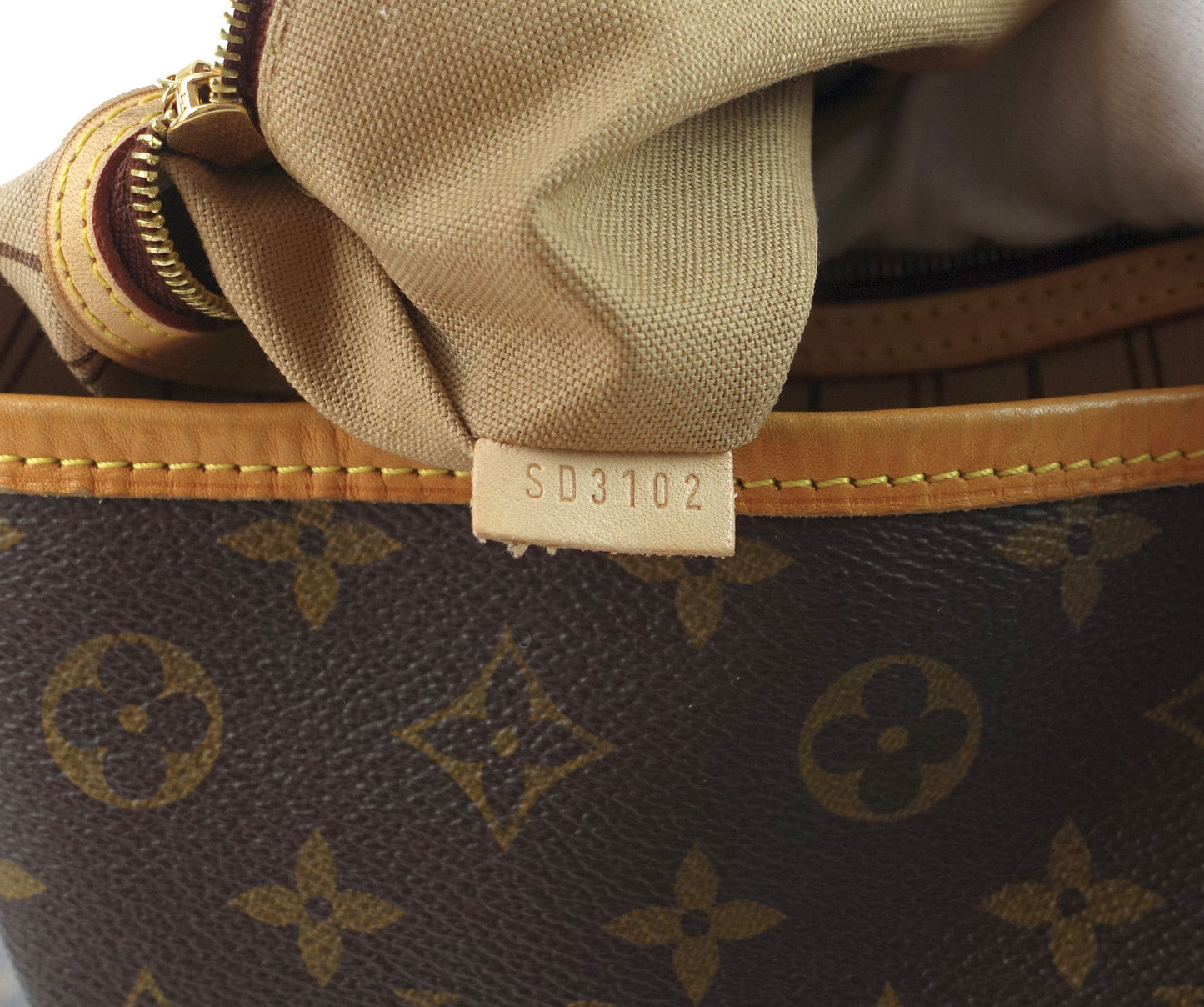 Louis Vuitto Delightful MM Monogram Canvas Shoulder Bag