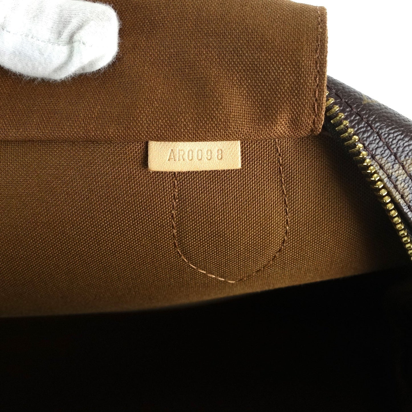 Louis Vuitto Montorgueil GM Monogram Canvas Bag
