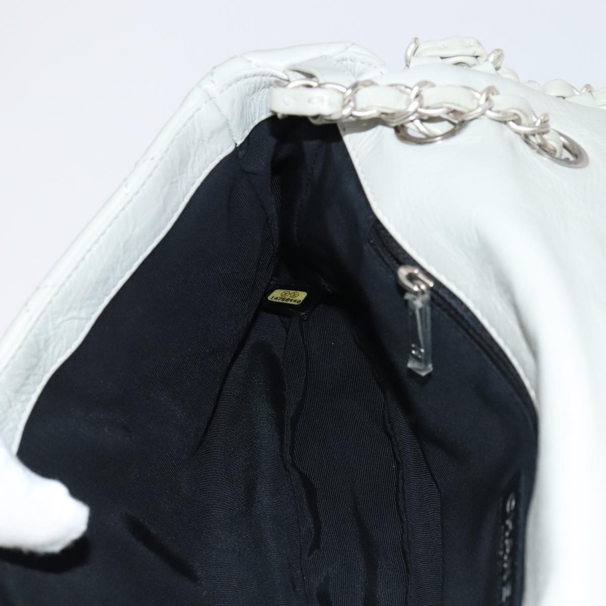 CHANEL Matelasse Chain Shoulder Bag Leather White Silver CC PP083