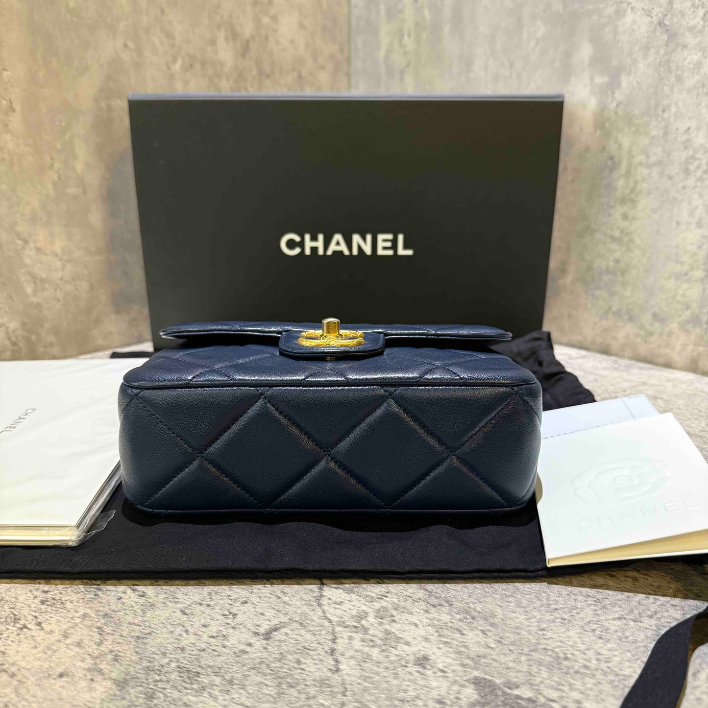 ??? Chanel flap bag microchip