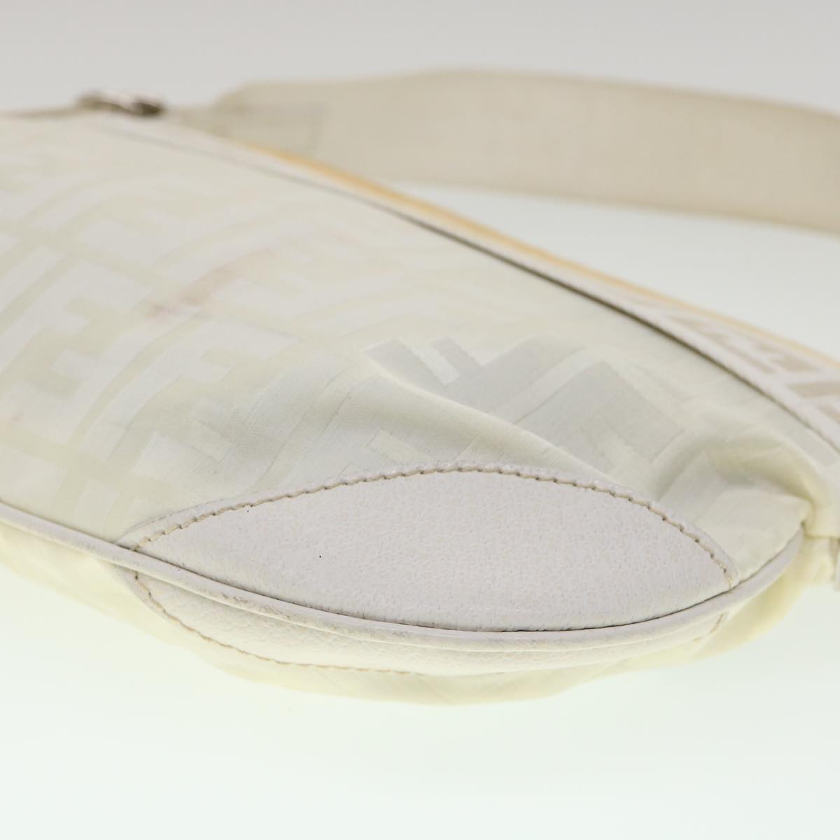 FENDI Zucca Canvas Shoulder Bag White rd2256
