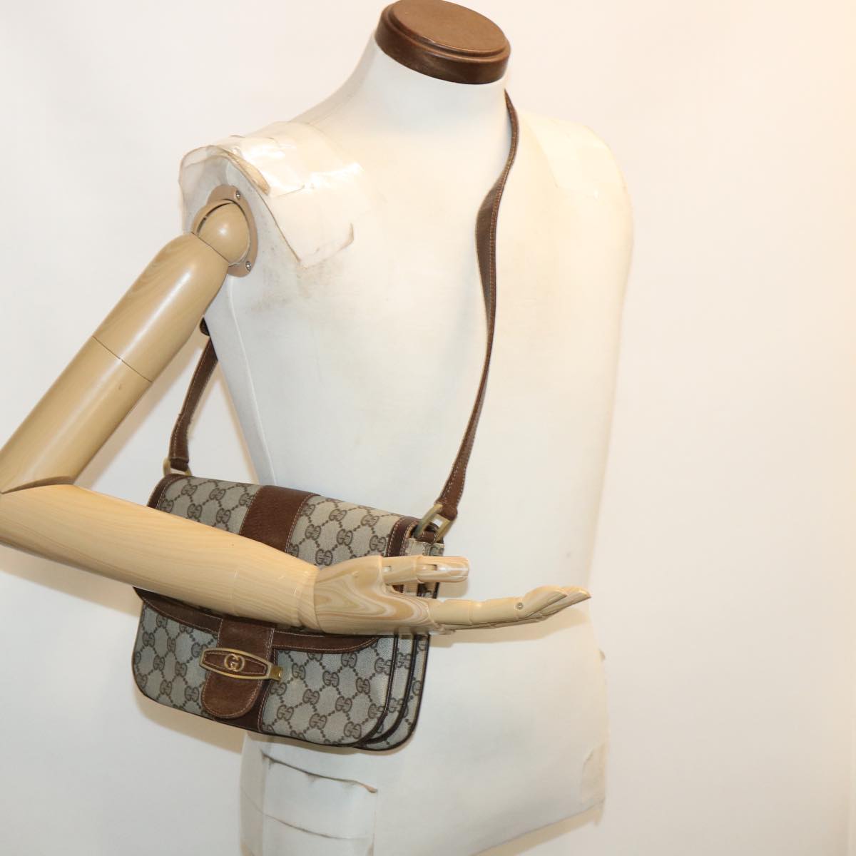 GUCCI GG Canvas Shoulder Bag PVC Leather Beige ro555