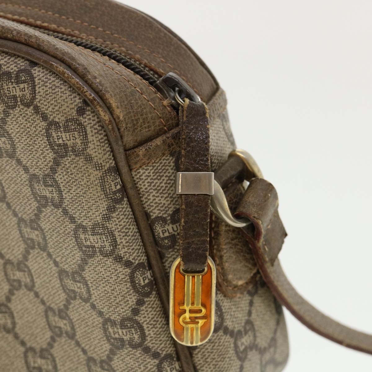 GUCCI GG Plus Canvas Shoulder Bag PVC Leather Beige ro556