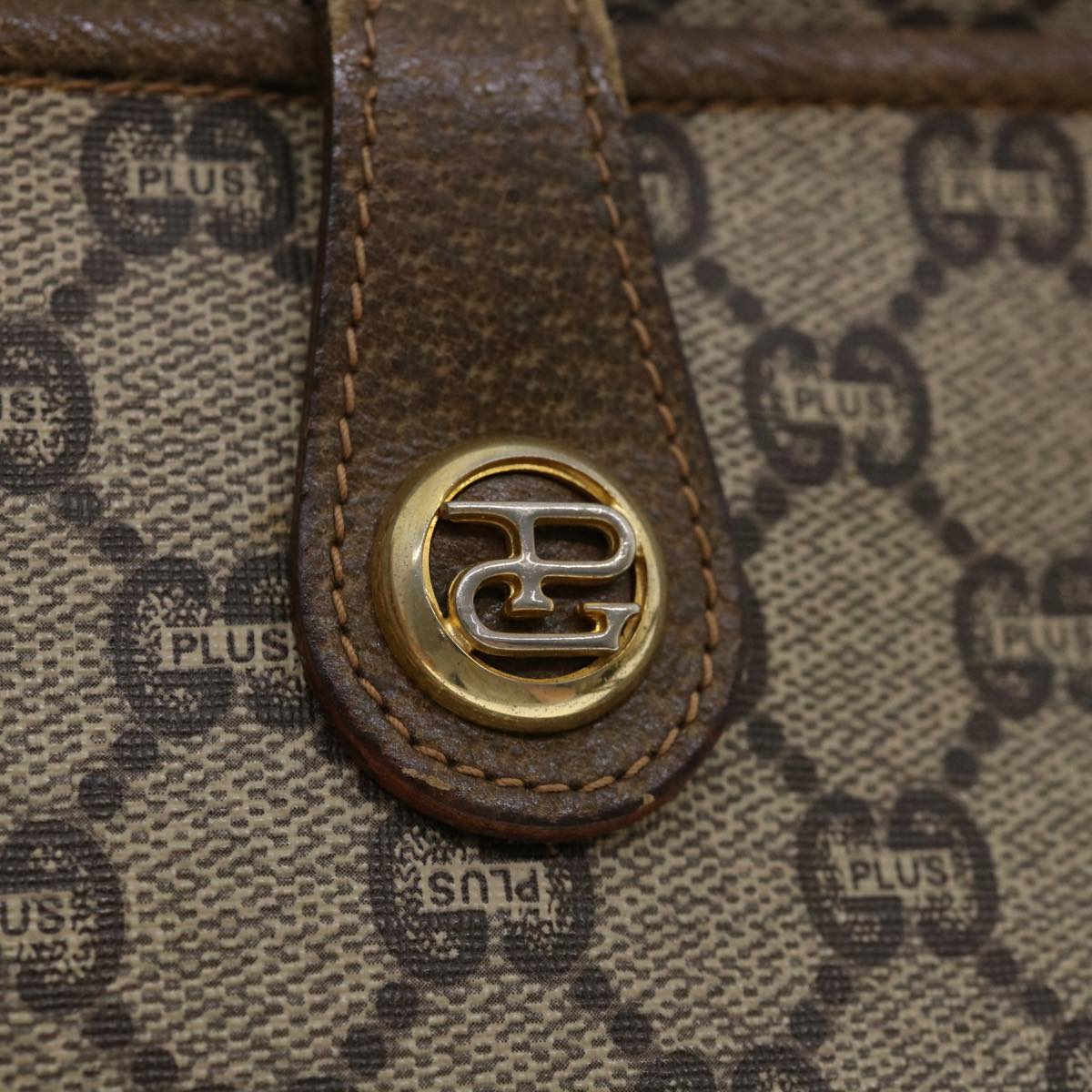 GUCCI GG Plus Canvas Shoulder Bag PVC Leather Beige ro556