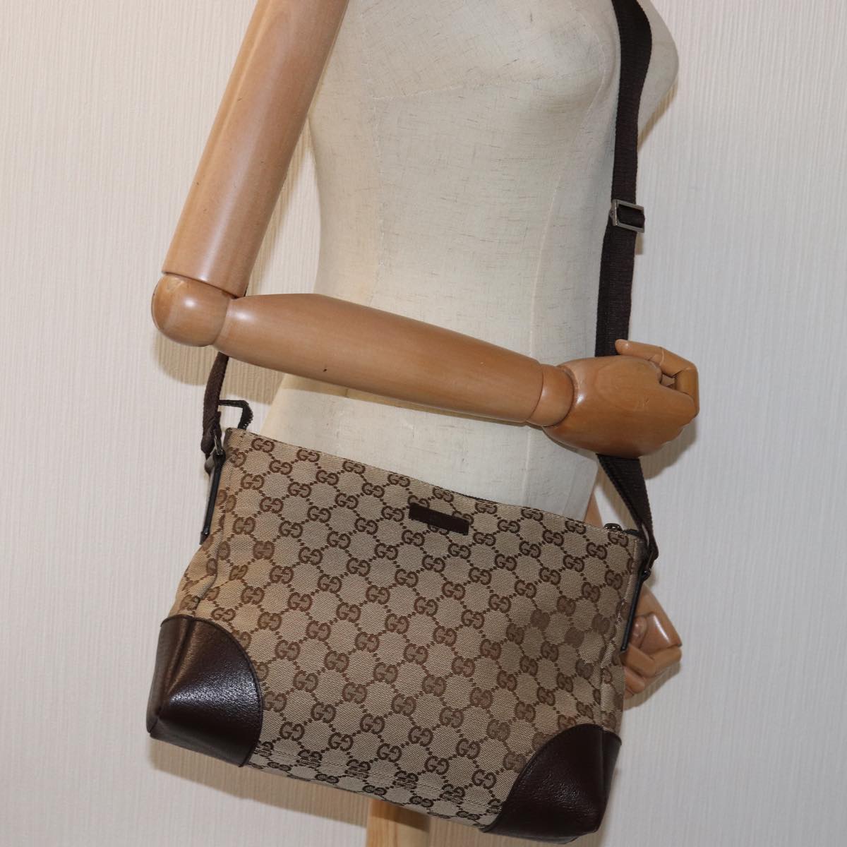 GUCCI GG Canvas Shoulder Bag Beige 114273 tb1081