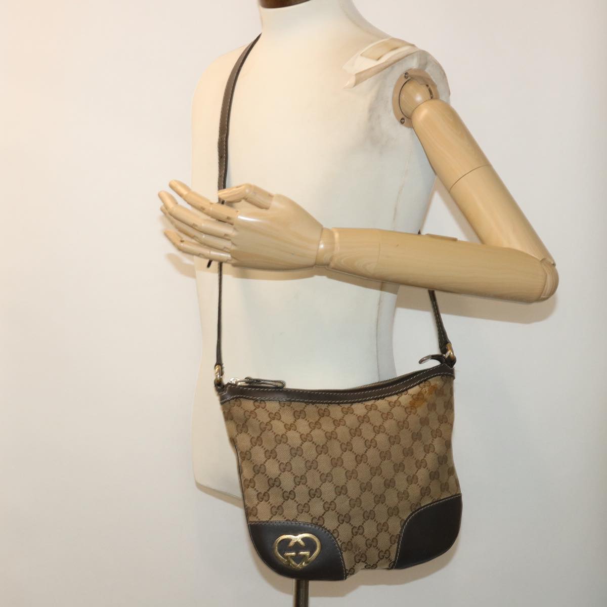 GUCCI GG Canvas Shoulder Bag Beige 257072 th3852