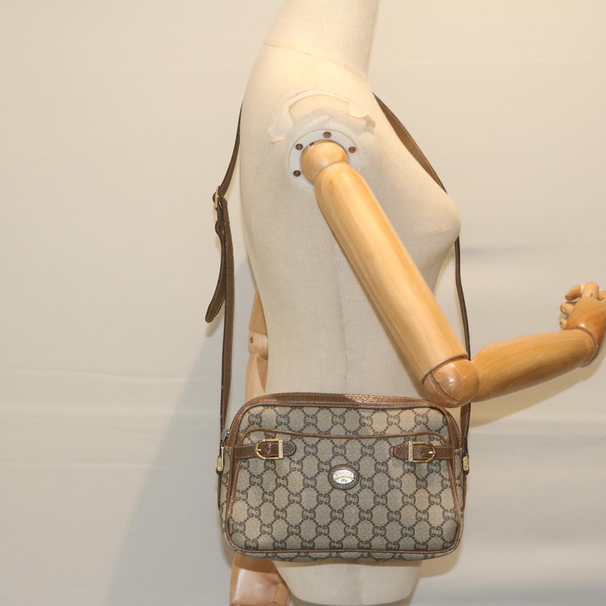 GUCCI GG Plus Supreme Shoulder Bag PVC Leather Beige th4356