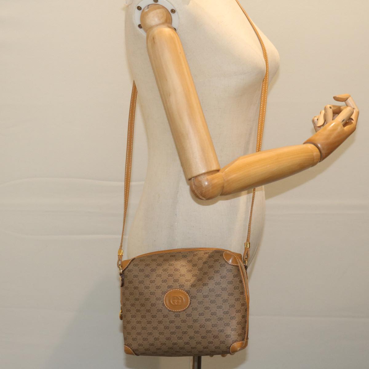 GUCCI Micro GG Supreme Shoulder Bag PVC Leather Beige th4357