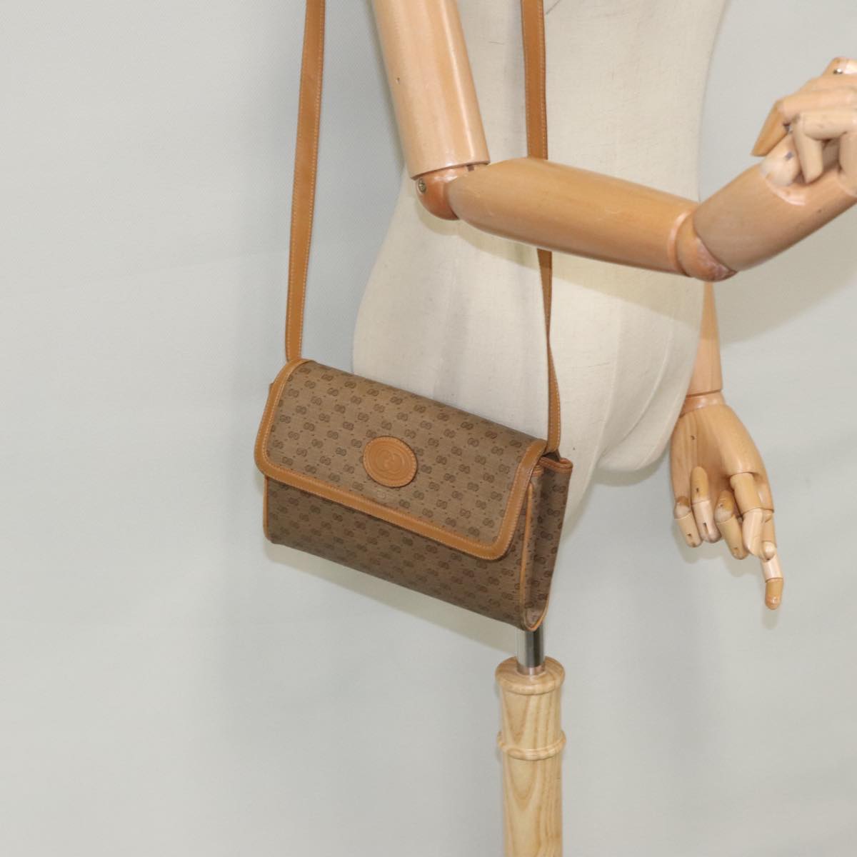 GUCCI Micro GG Supreme Shoulder Bag PVC Beige Gold th5417