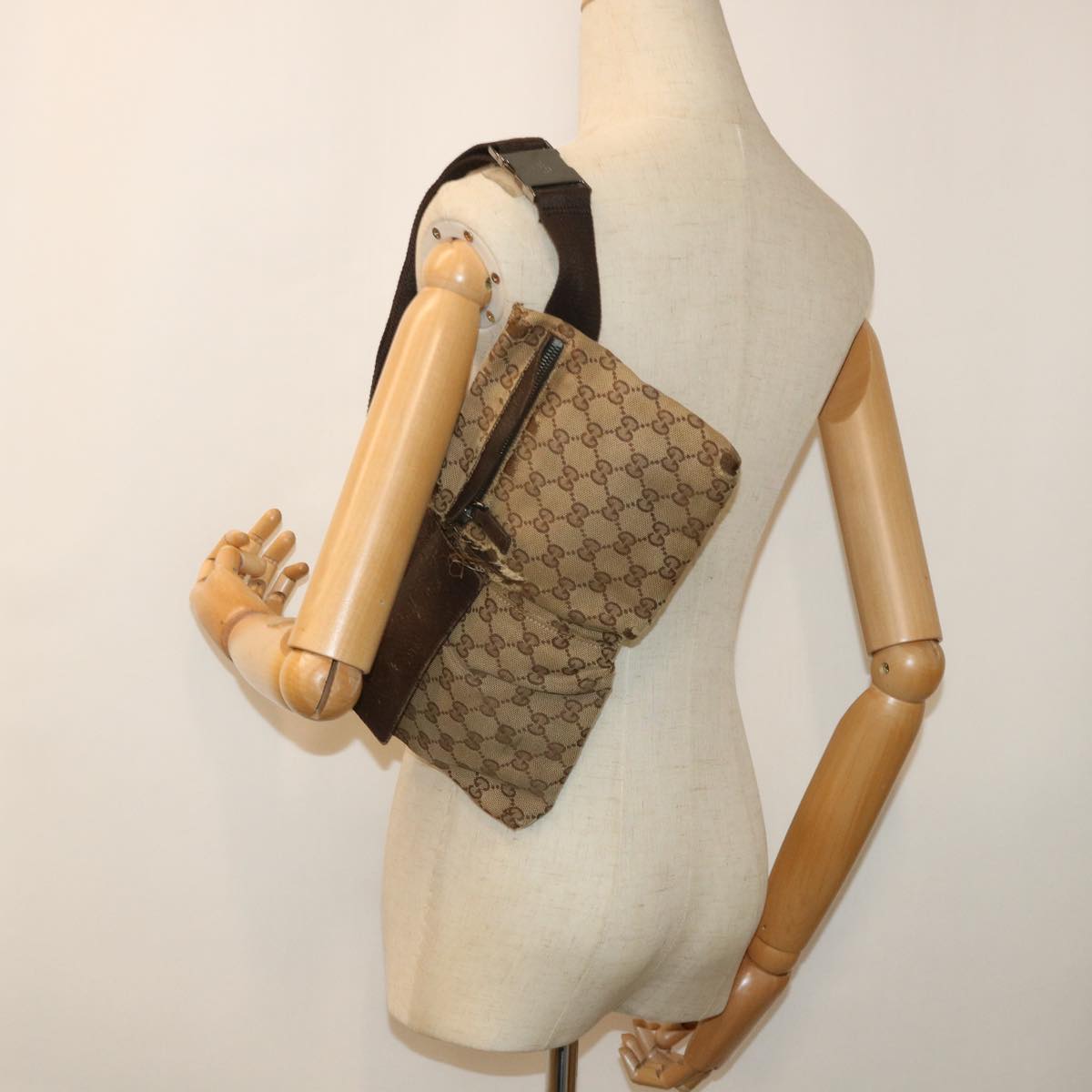 GUCCI GG Canvas Waist bag Beige 28566 ti1246