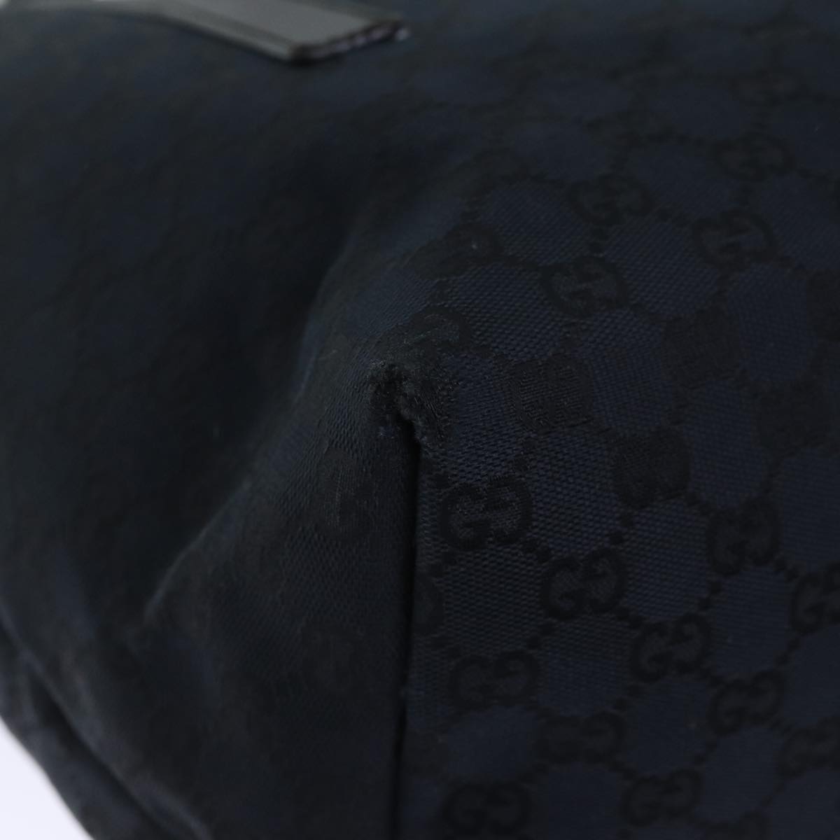 GUCCI GG Canvas Shoulder Bag Black ti1681