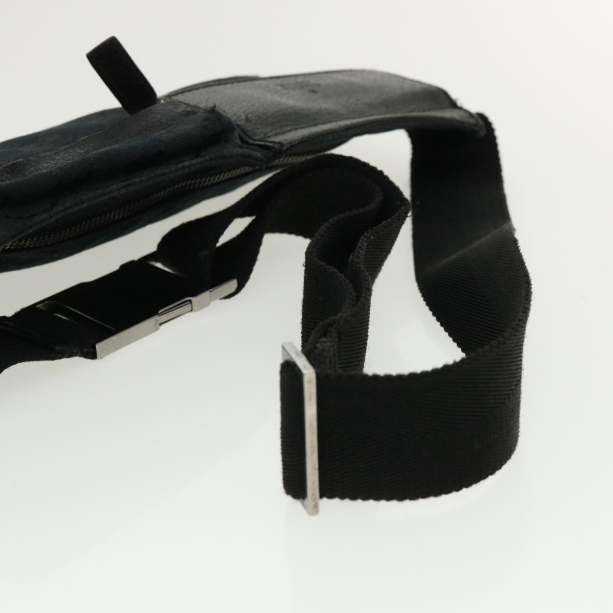 GUCCI GG Canvas Waist Bag Black ti718