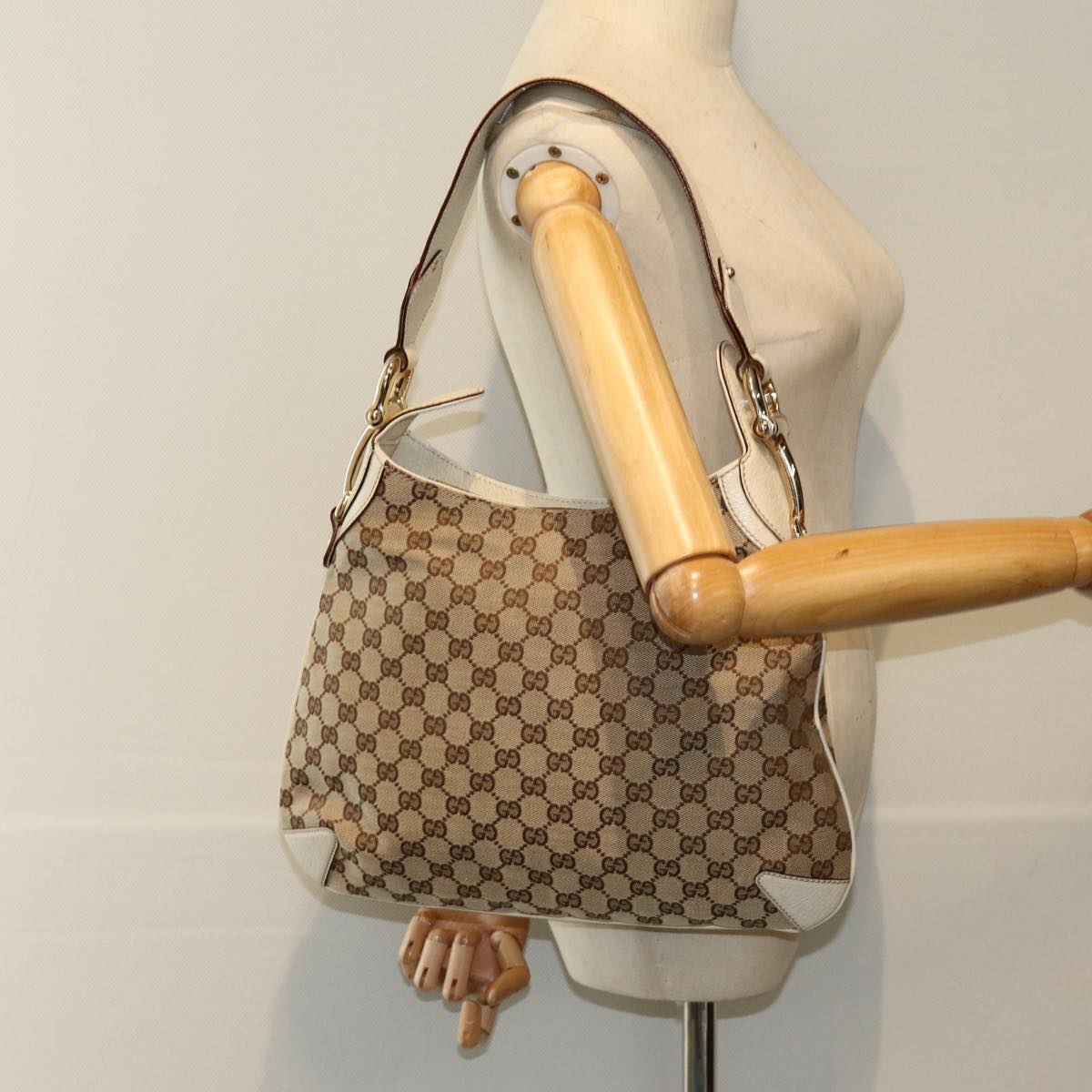 GUCCI GG Canvas Horsebit Shoulder Bag Beige yk13500