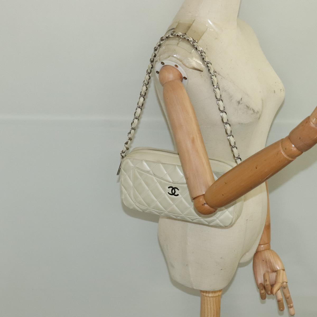 CHANEL Matelasse Chain Hand Bag Lamb Skin White Silver CC yk15902