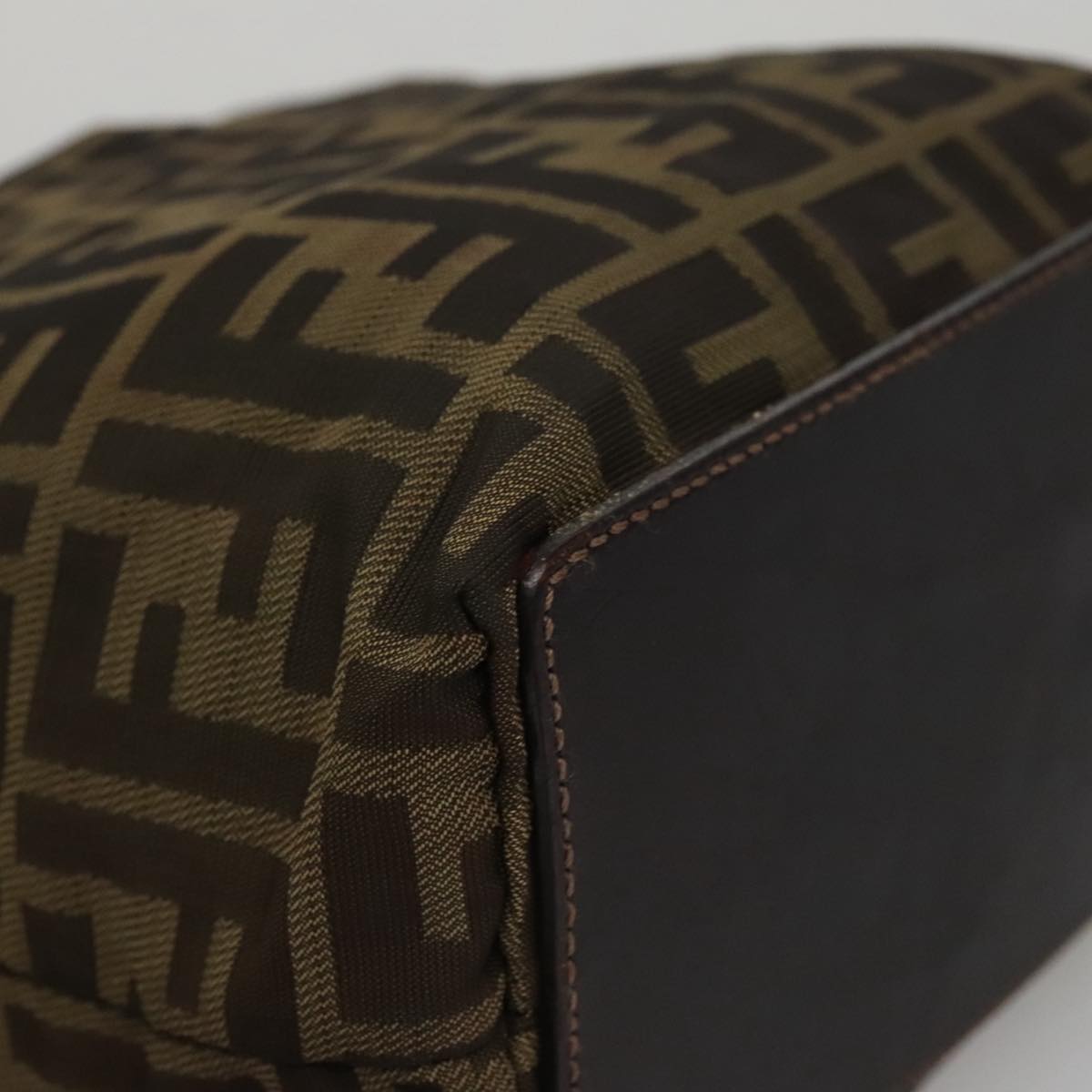 FENDI Zucca Canvas Hand Bag Brown Black yk16907
