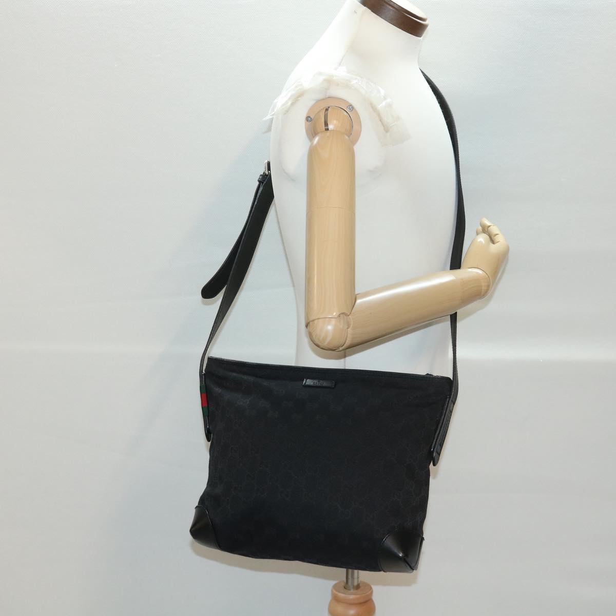 GUCCI GG Canvas Shoulder Bag Black 337598 yk6342