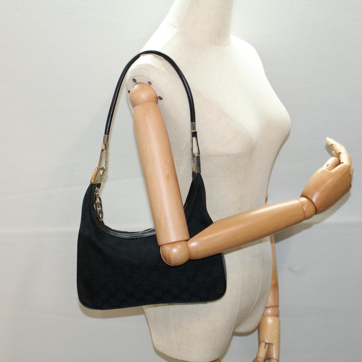 GUCCI GG Canvas Shoulder Bag Black 001 3812 yk8676